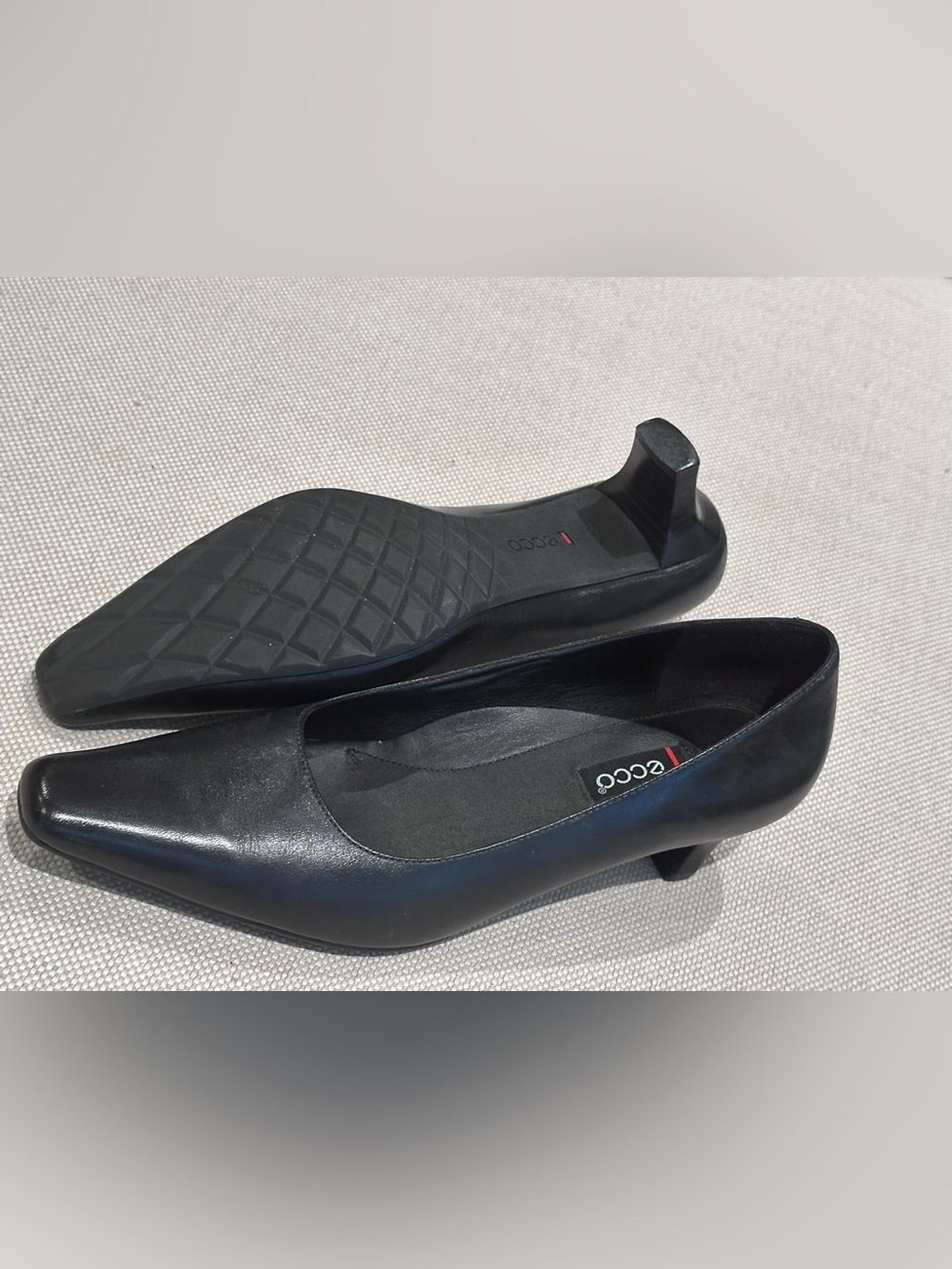 ECCO Size 39 (8) Black Leather LIKE NEW Classic Kitten Heel Pump - Picture 7 of 14